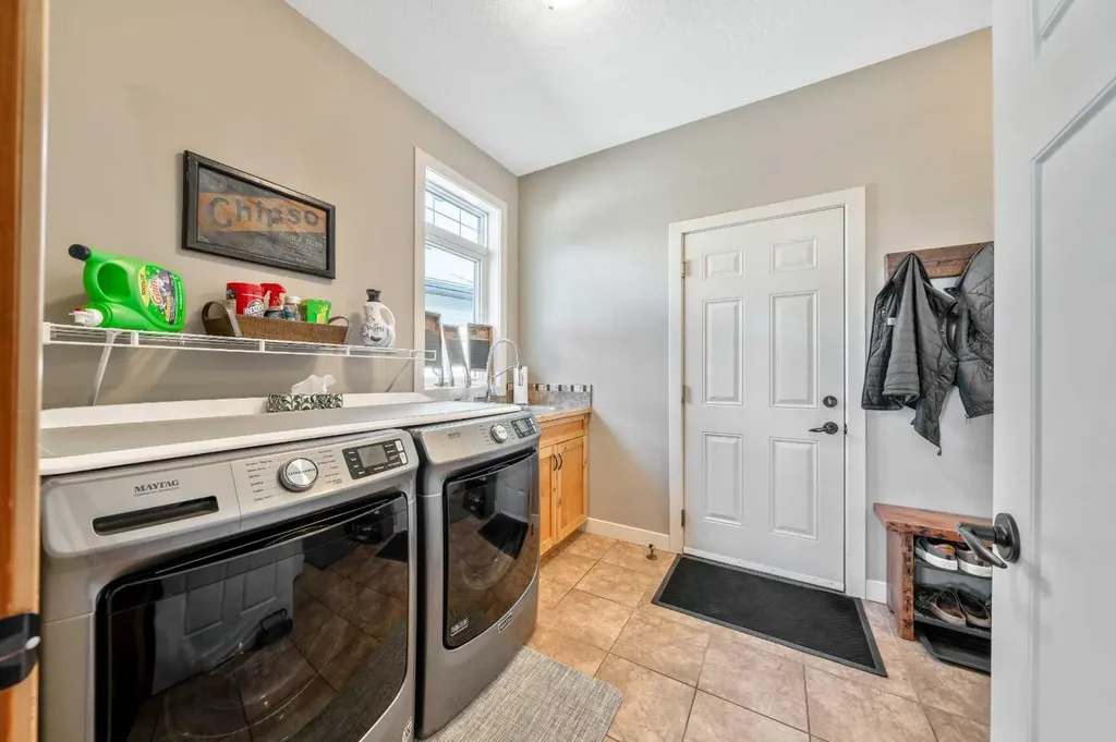 33 Wyndham Park Way Carseland AB T0J0M0