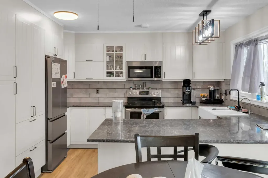 23 Beaver Place Beiseker AB T0M0G0