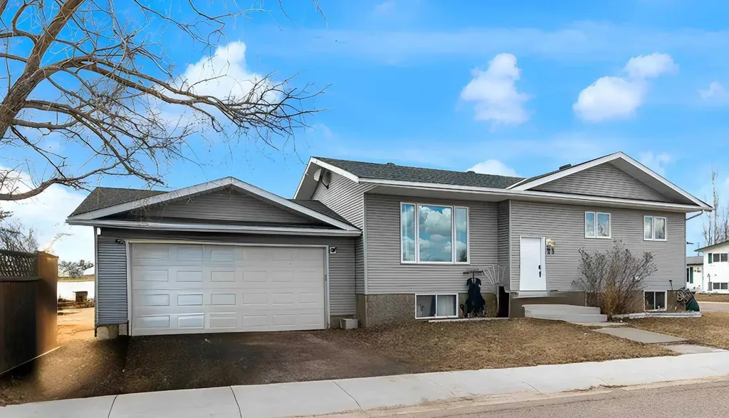 23 Beaver Place Beiseker AB T0M0G0
