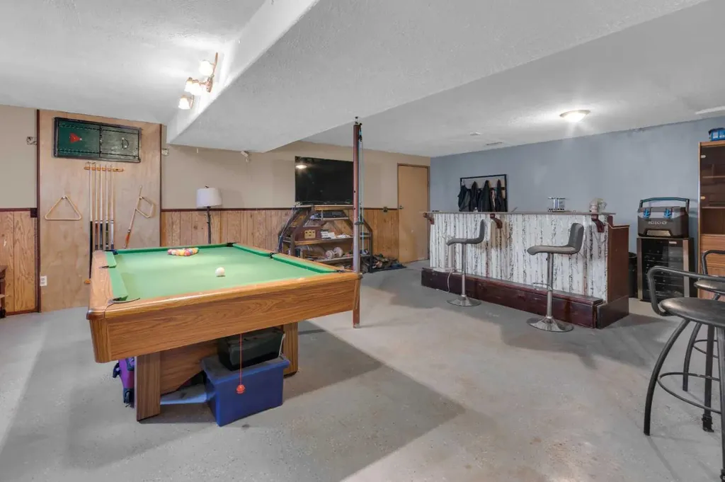 23 Beaver Place Beiseker AB T0M0G0