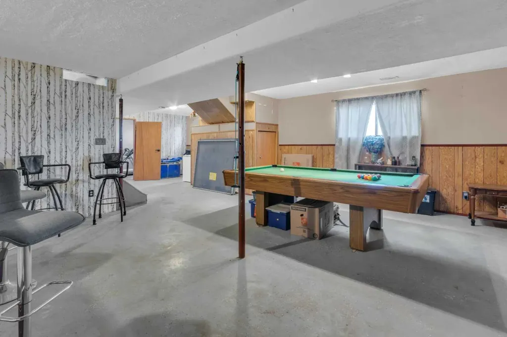 23 Beaver Place Beiseker AB T0M0G0