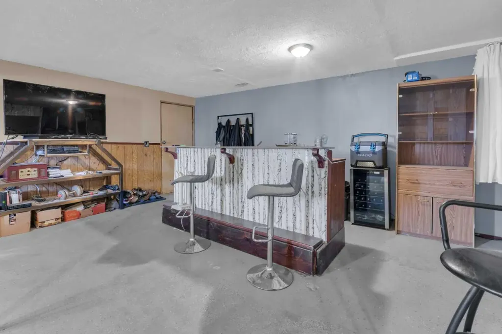 23 Beaver Place Beiseker AB T0M0G0