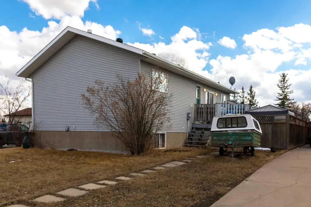 23 Beaver Place Beiseker AB T0M0G0