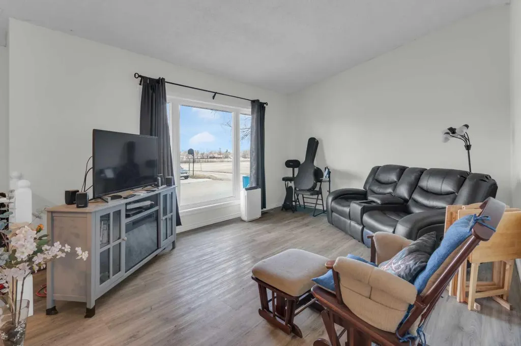 23 Beaver Place Beiseker AB T0M0G0