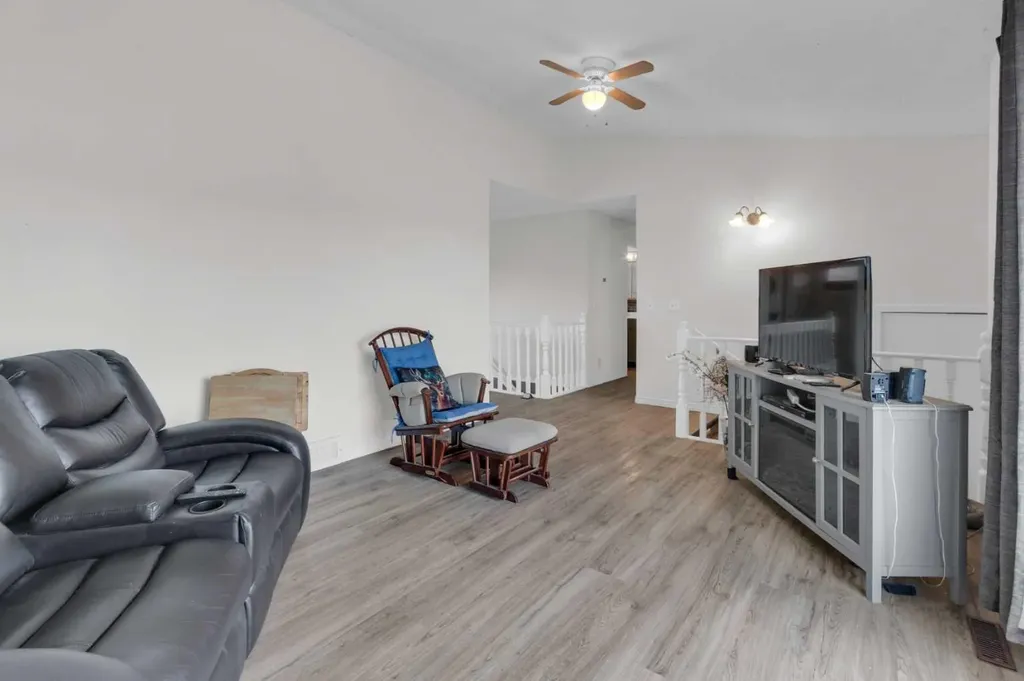 23 Beaver Place Beiseker AB T0M0G0