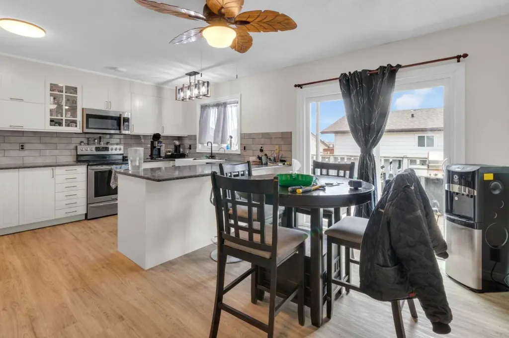 23 Beaver Place Beiseker AB T0M0G0