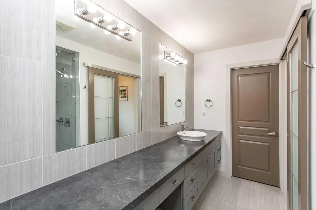 217 Van Slyke Way Red Deer AB T4R 0N8