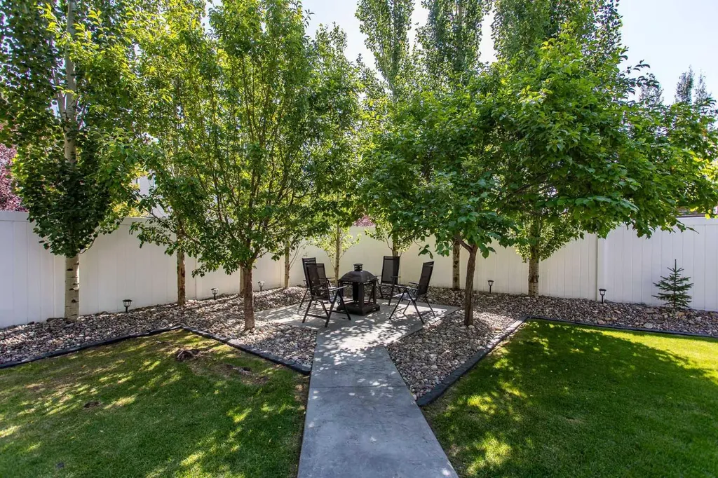 217 Van Slyke Way Red Deer AB T4R 0N8