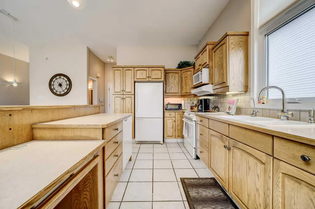 50 Sarcee Place W Lethbridge AB T1K 7B6