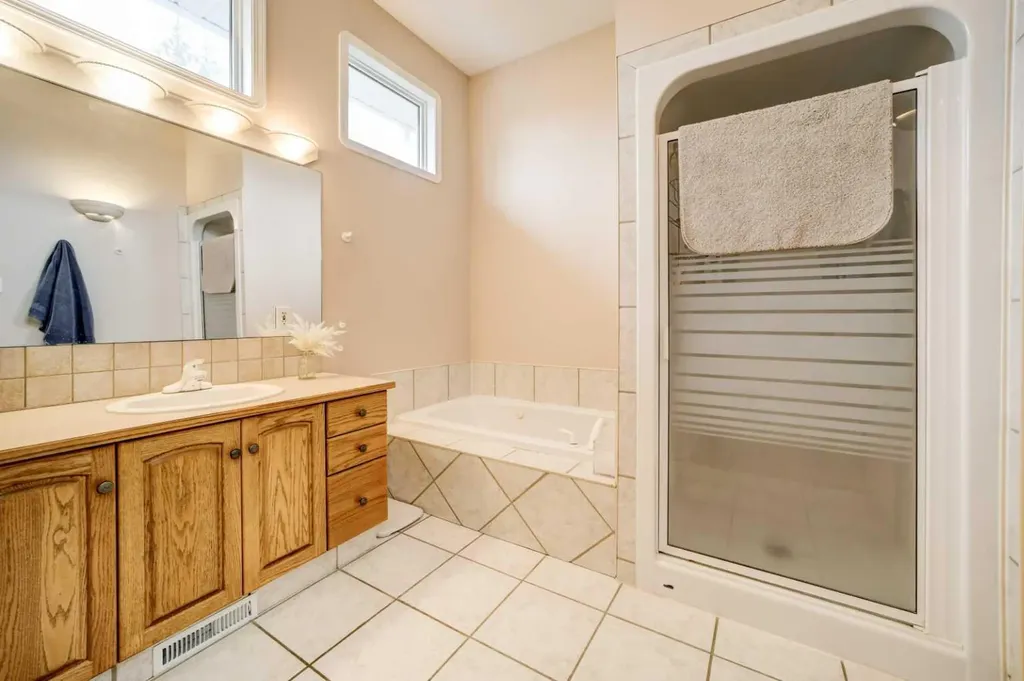 50 Sarcee Place W Lethbridge AB T1K 7B6