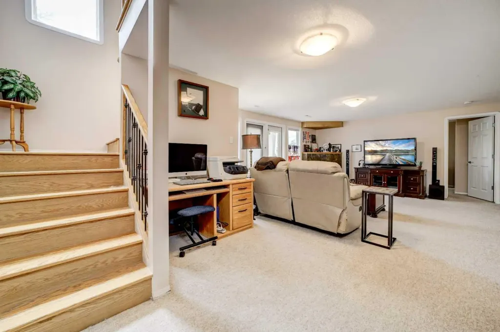 50 Sarcee Place W Lethbridge AB T1K 7B6