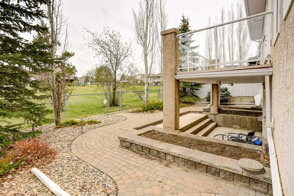 50 Sarcee Place W Lethbridge AB T1K 7B6