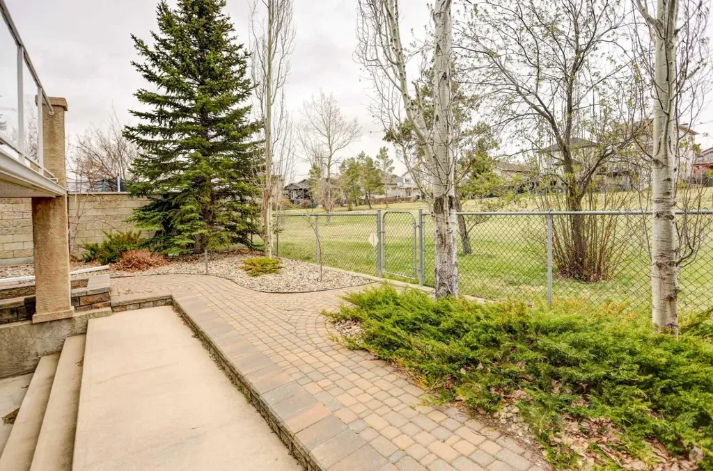 50 Sarcee Place W Lethbridge AB T1K 7B6