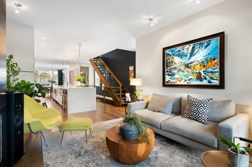 2201 Bowness Road NW Calgary AB T2N 3L4
