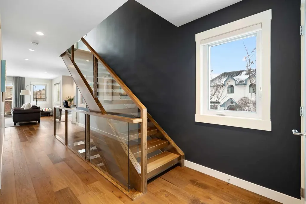 2201 Bowness Road NW Calgary AB T2N 3L4
