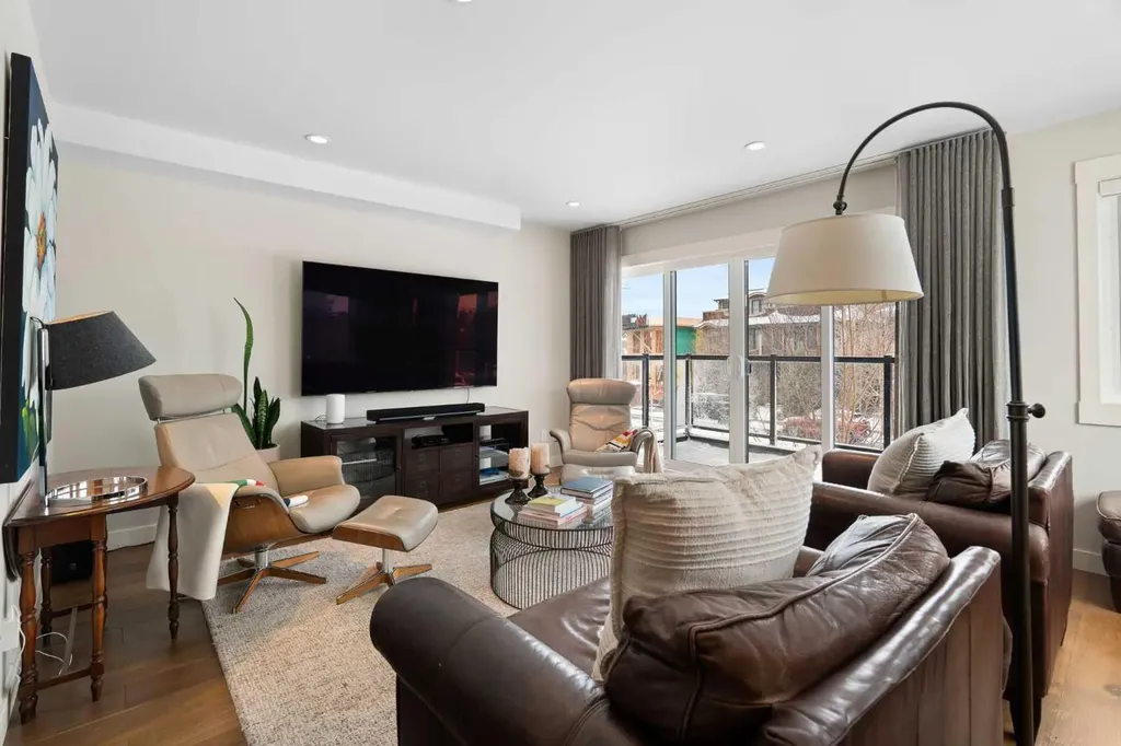 2201 Bowness Road NW Calgary AB T2N 3L4