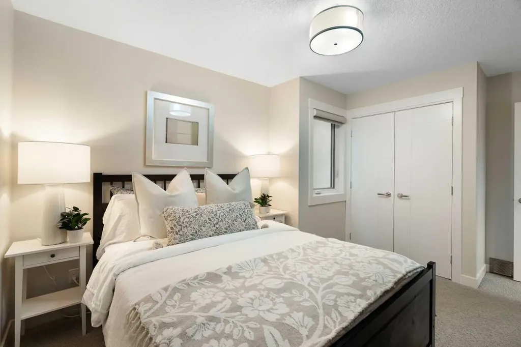 2201 Bowness Road NW Calgary AB T2N 3L4