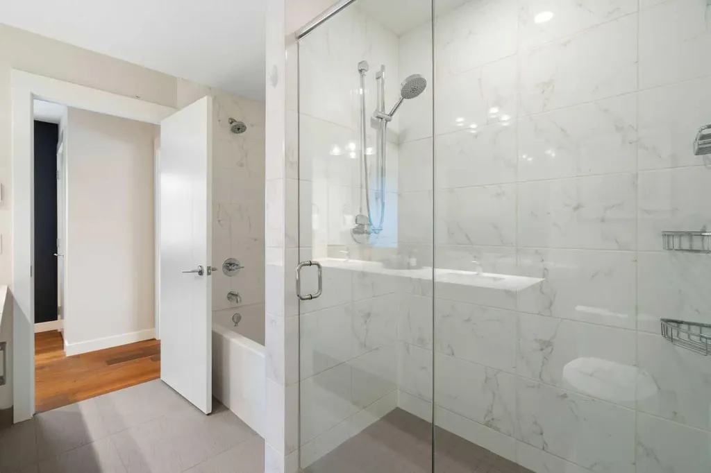 2201 Bowness Road NW Calgary AB T2N 3L4