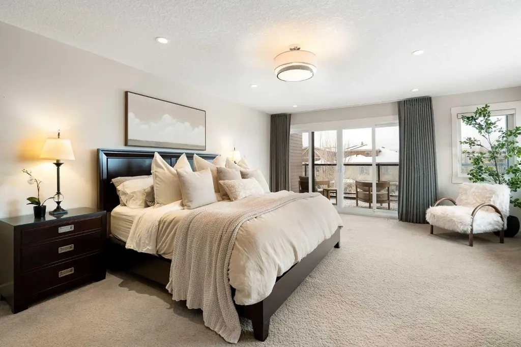 2201 Bowness Road NW Calgary AB T2N 3L4
