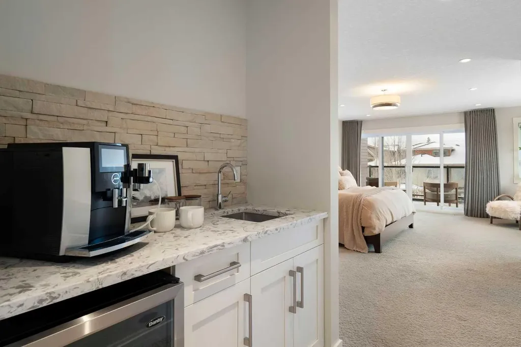 2201 Bowness Road NW Calgary AB T2N 3L4