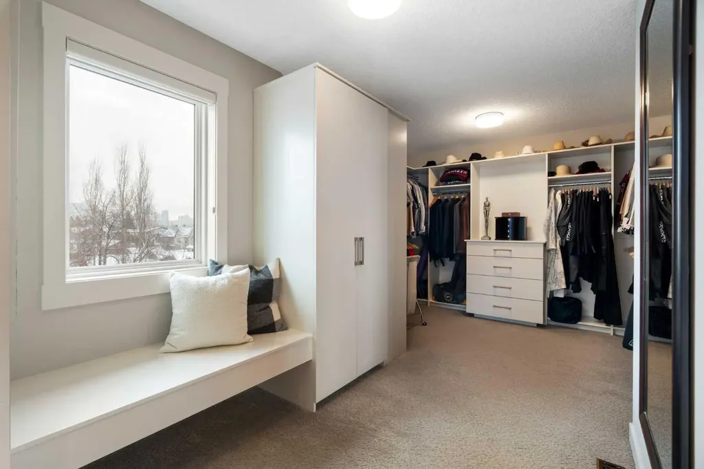 2201 Bowness Road NW Calgary AB T2N 3L4