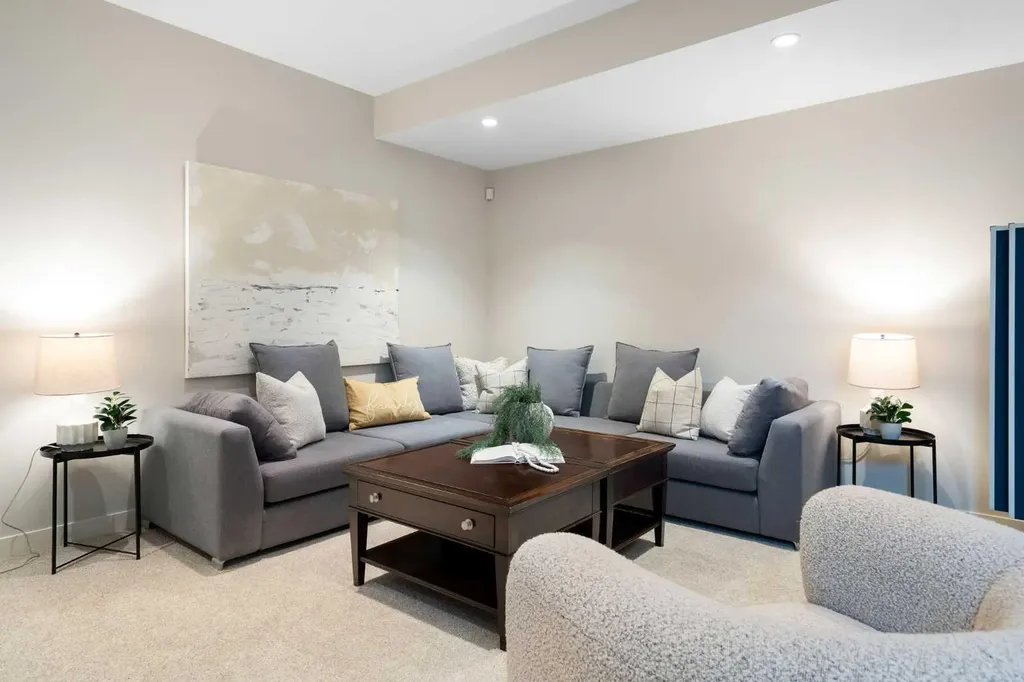 2201 Bowness Road NW Calgary AB T2N 3L4