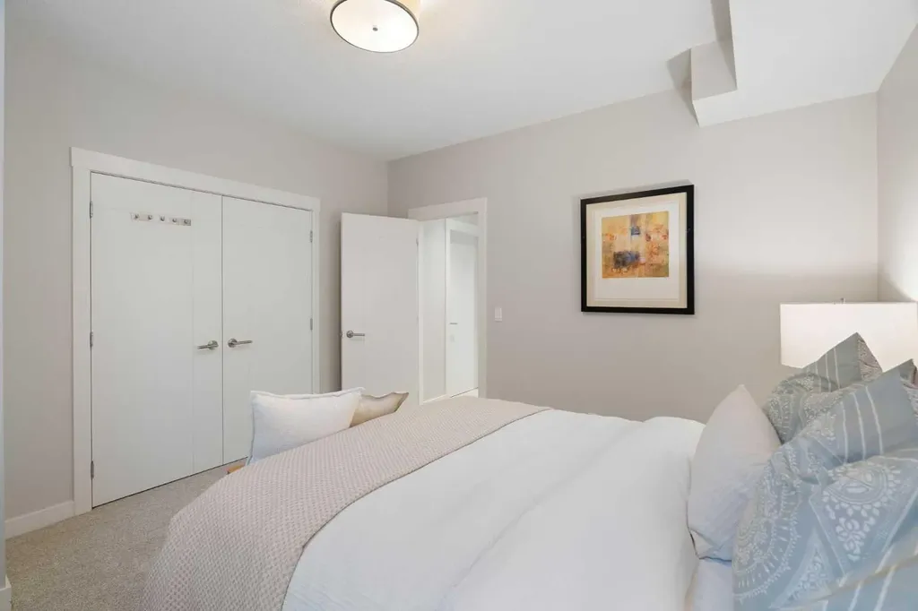 2201 Bowness Road NW Calgary AB T2N 3L4