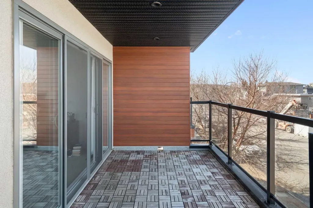 2201 Bowness Road NW Calgary AB T2N 3L4