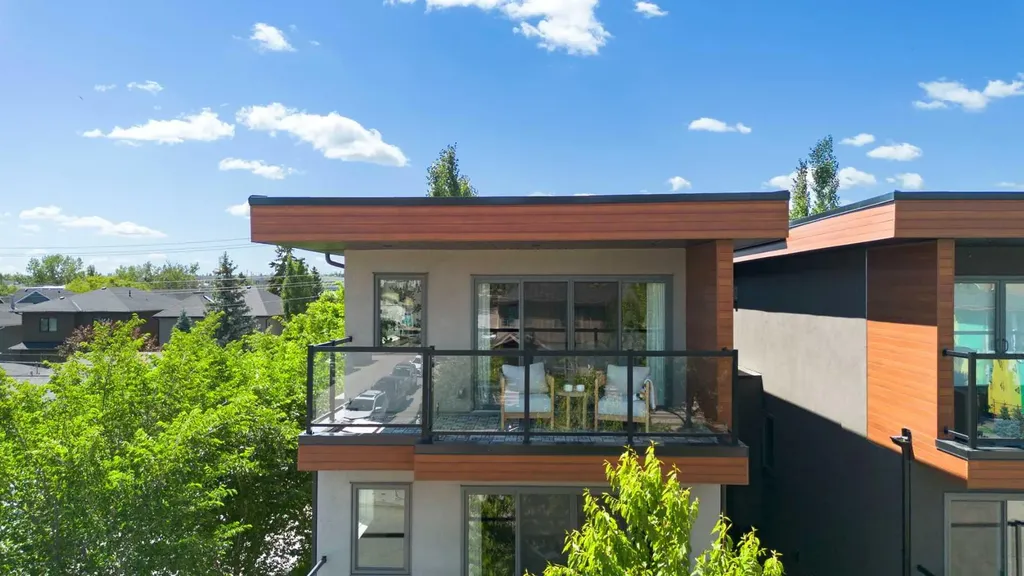 2201 Bowness Road NW Calgary AB T2N 3L4
