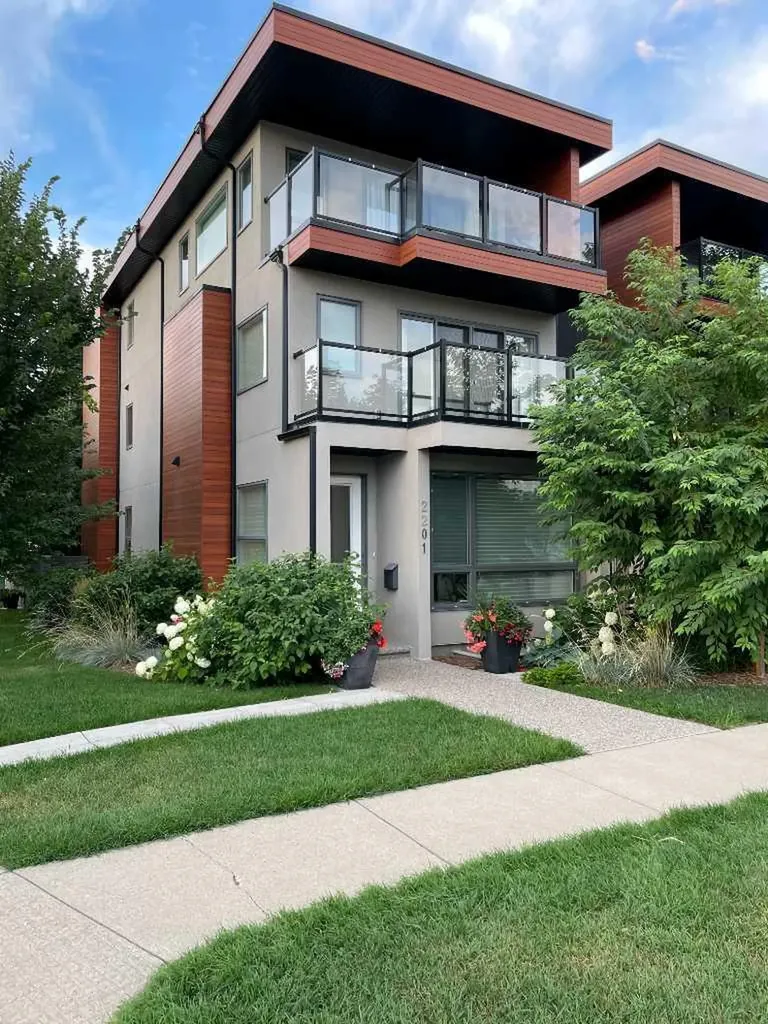 2201 Bowness Road NW Calgary AB T2N 3L4