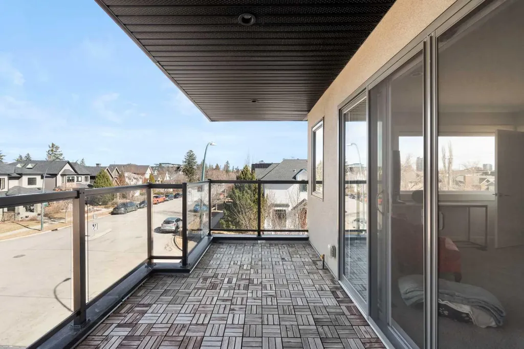 2201 Bowness Road NW Calgary AB T2N 3L4