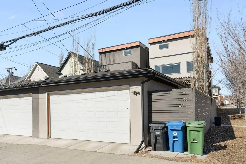 2201 Bowness Road NW Calgary AB T2N 3L4