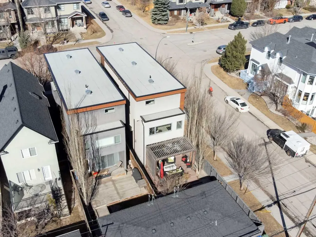 2201 Bowness Road NW Calgary AB T2N 3L4
