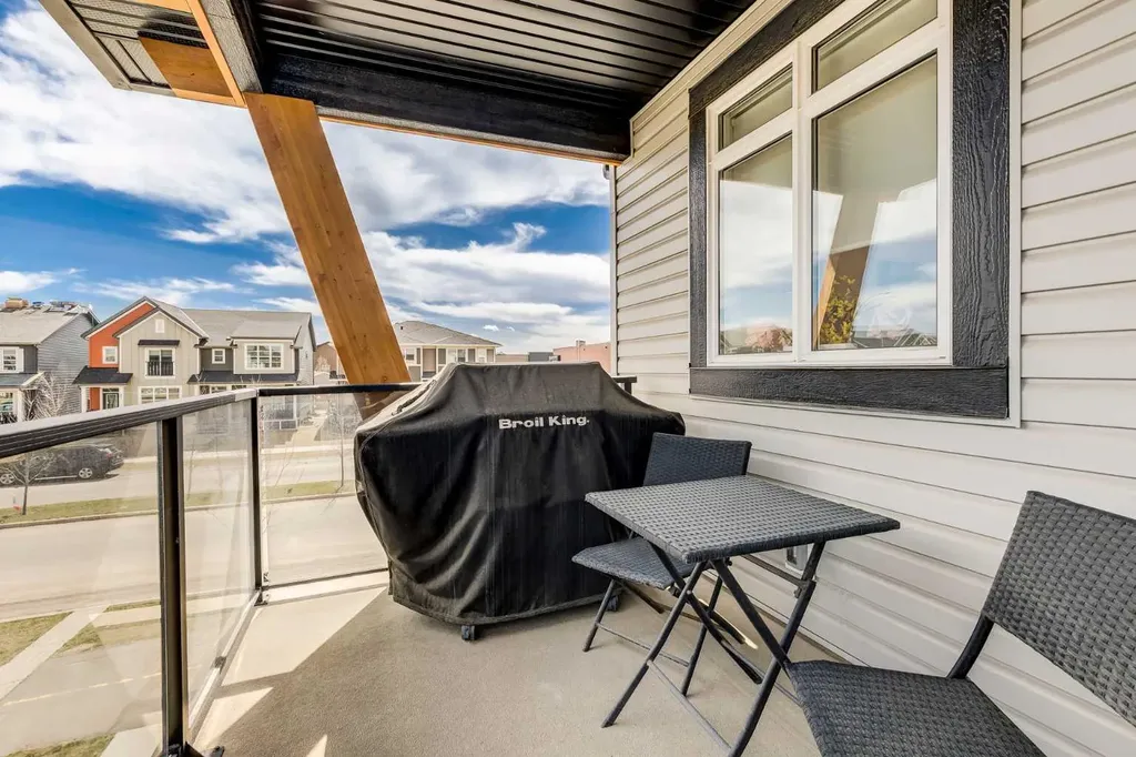 10060 46 Street NE Calgary AB T3J 2H8