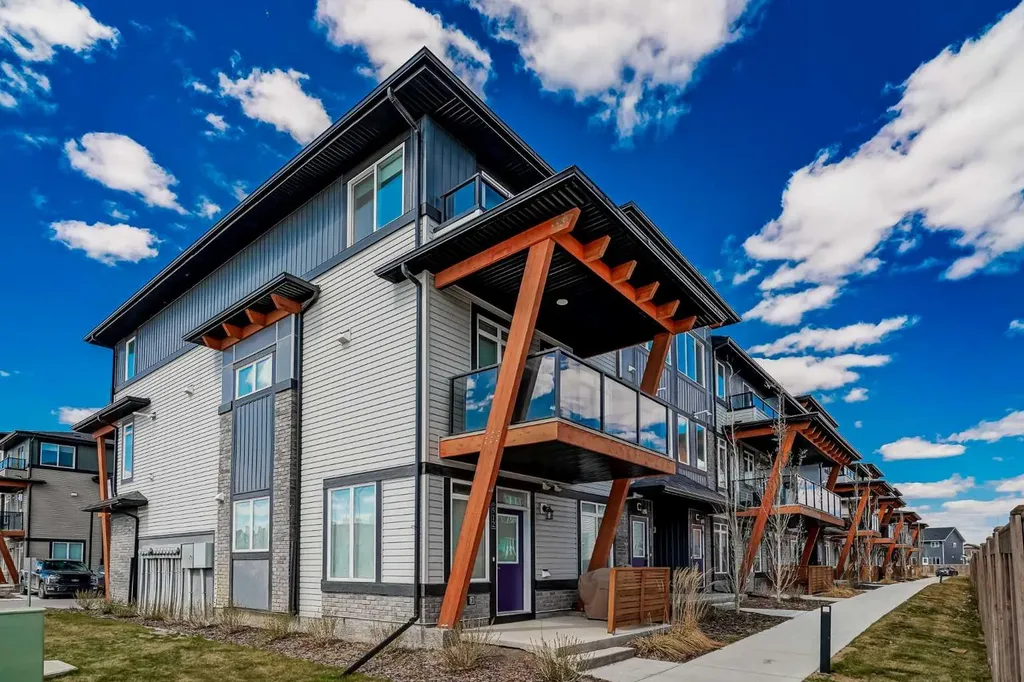 10060 46 Street NE Calgary AB T3J 2H8