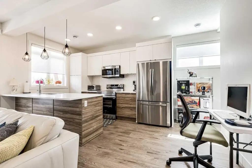 10060 46 Street NE Calgary AB T3J 2H8