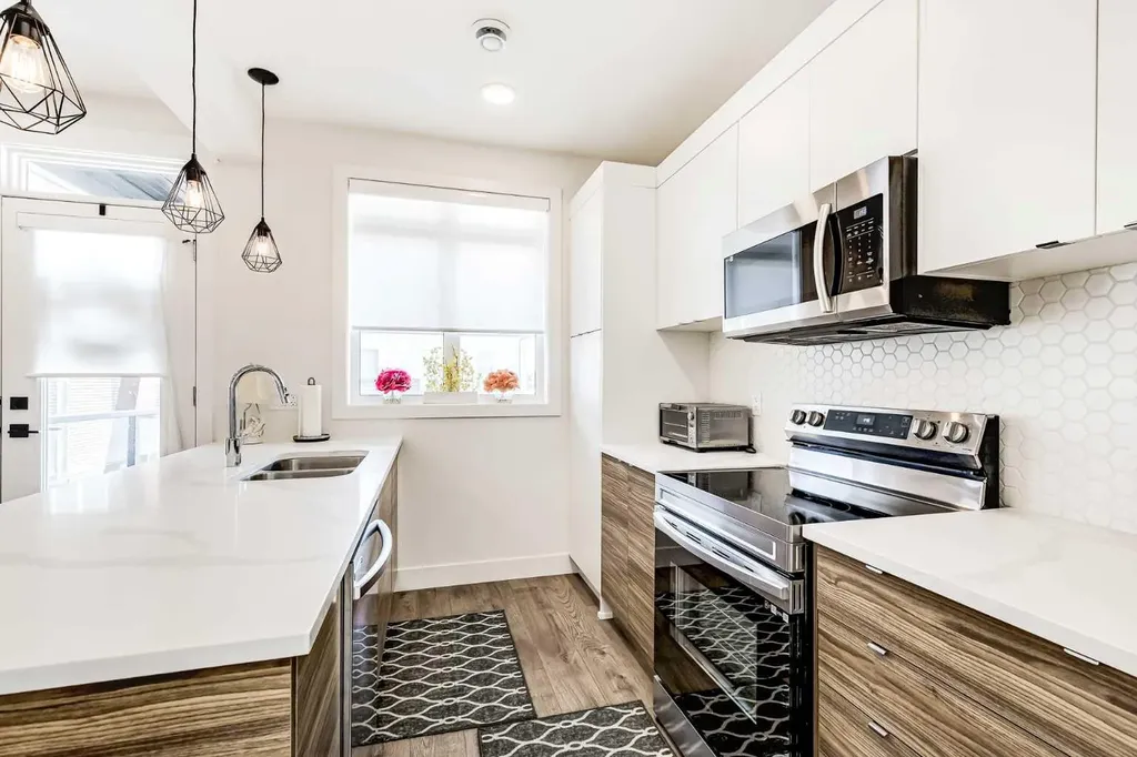 10060 46 Street NE Calgary AB T3J 2H8