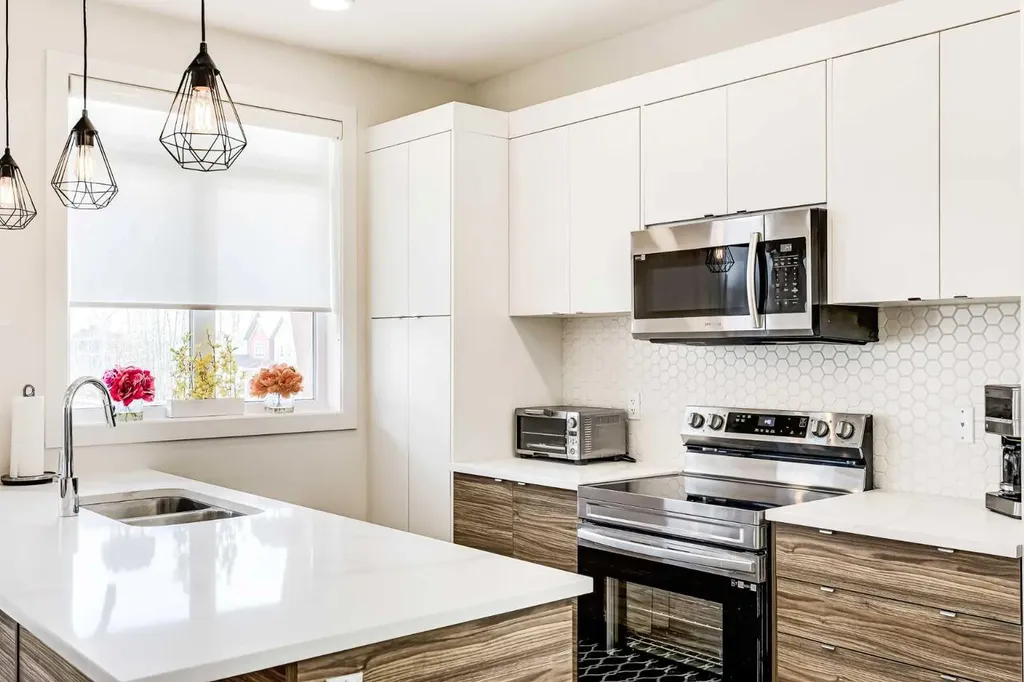 10060 46 Street NE Calgary AB T3J 2H8
