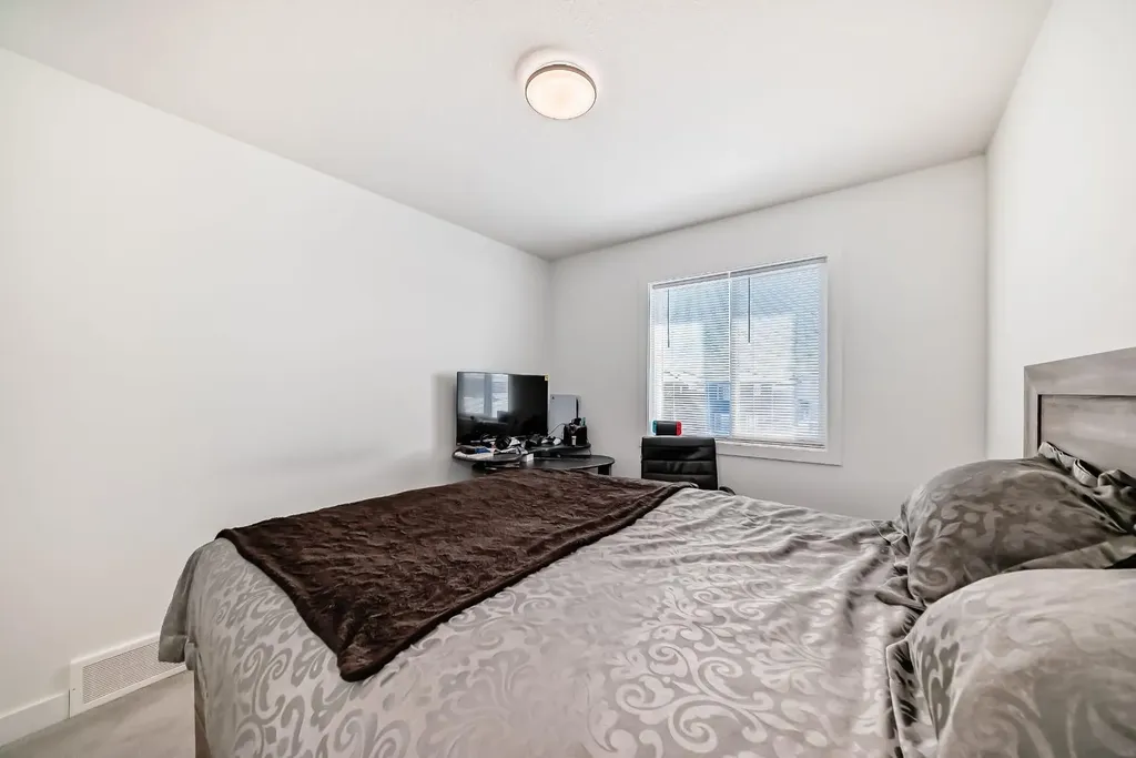 118 Chelsea Mews Chestermere AB T1X 3H2