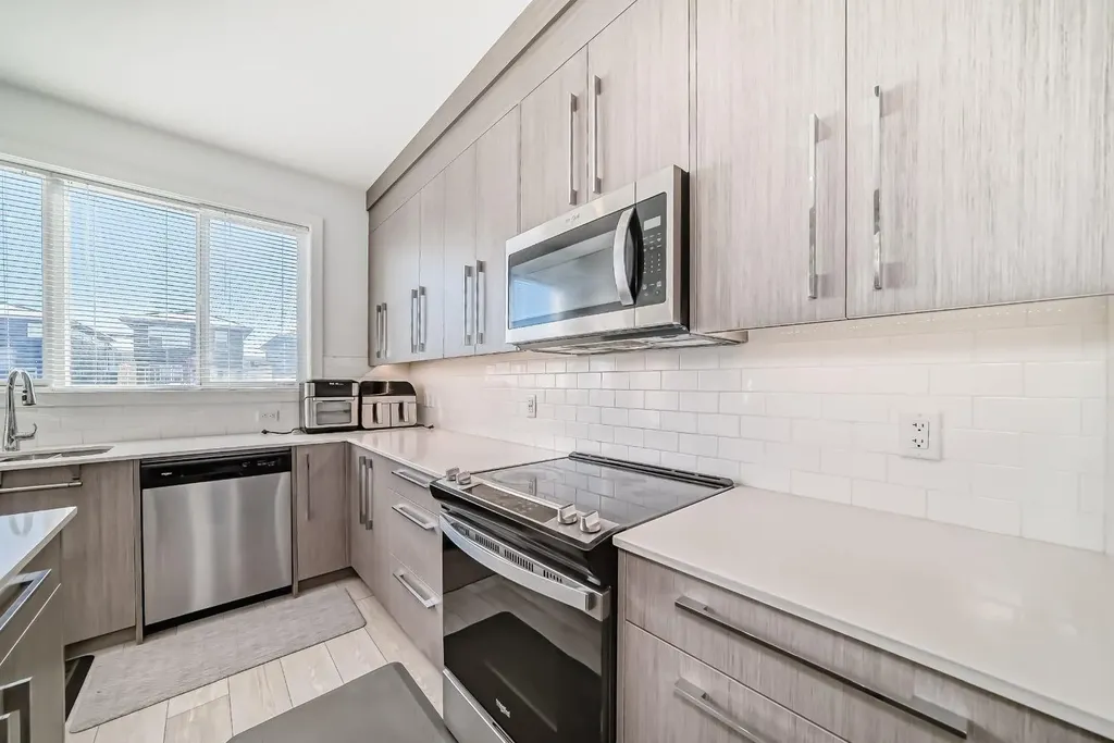118 Chelsea Mews Chestermere AB T1X 3H2