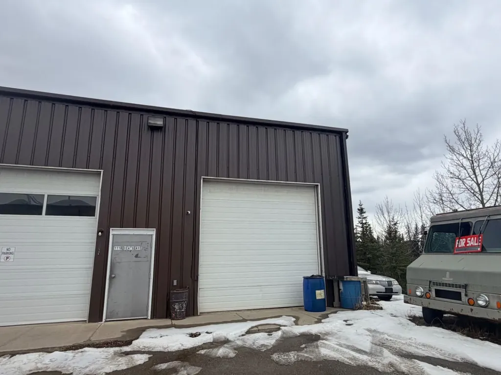 111 Veats Avenue Hinton AB T7V1S8