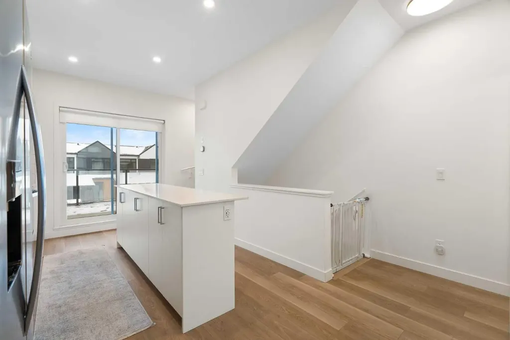 8528 21 Avenue SE Calgary AB L4H 3H5