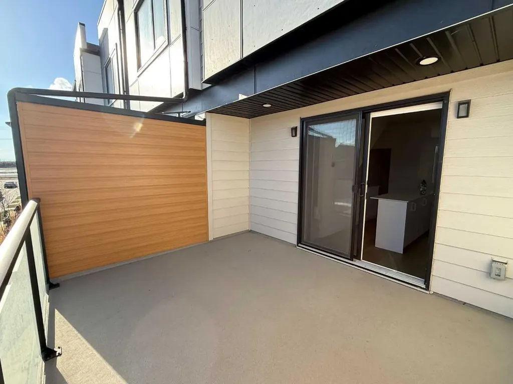 8528 21 Avenue SE Calgary AB L4H 3H5