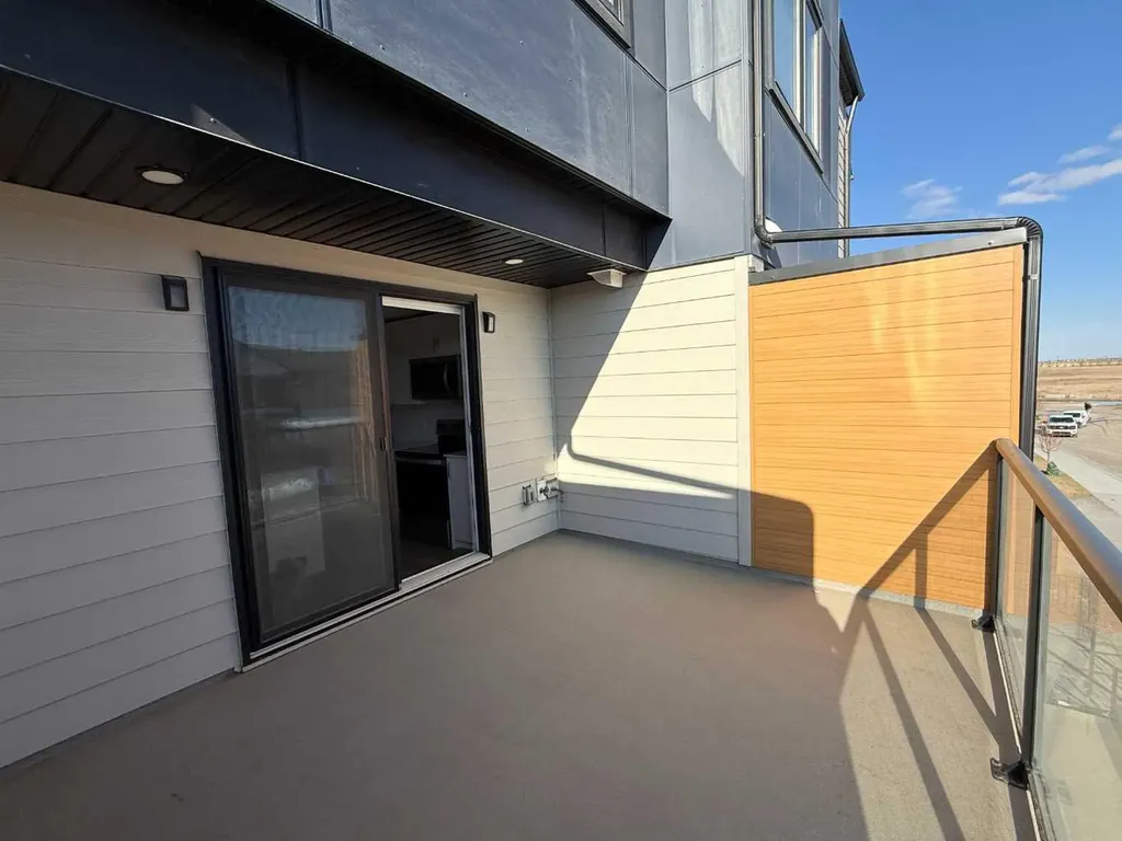 8528 21 Avenue SE Calgary AB L4H 3H5