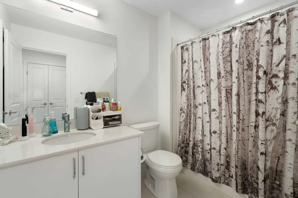 8528 21 Avenue SE Calgary AB L4H 3H5
