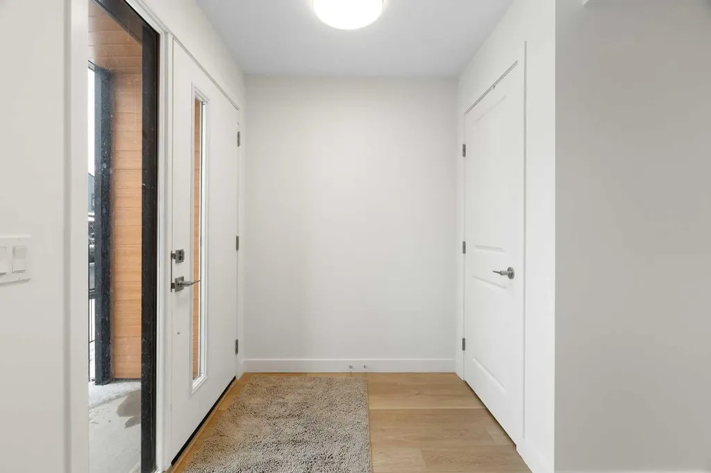 8528 21 Avenue SE Calgary AB L4H 3H5