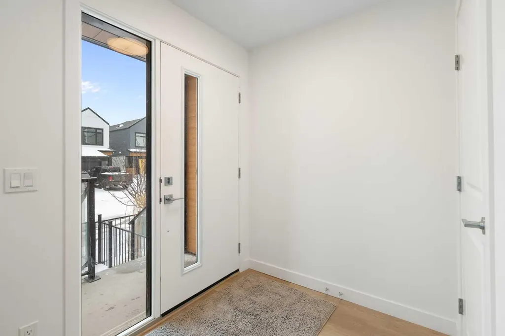8528 21 Avenue SE Calgary AB L4H 3H5