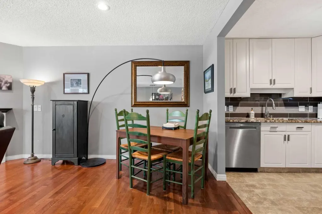 38 Richelieu Court SW Calgary AB T3E 7E9