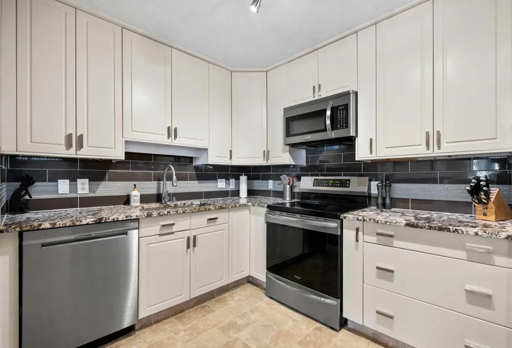 38 Richelieu Court SW Calgary AB T3E 7E9