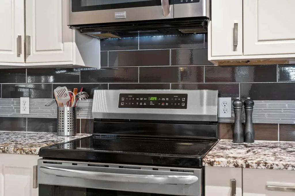 38 Richelieu Court SW Calgary AB T3E 7E9